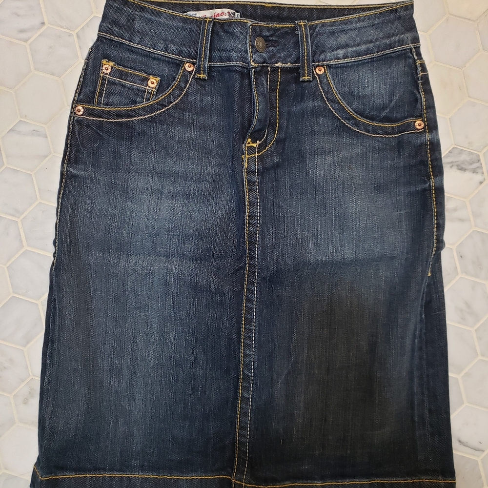 Red engine denim skirt size 28